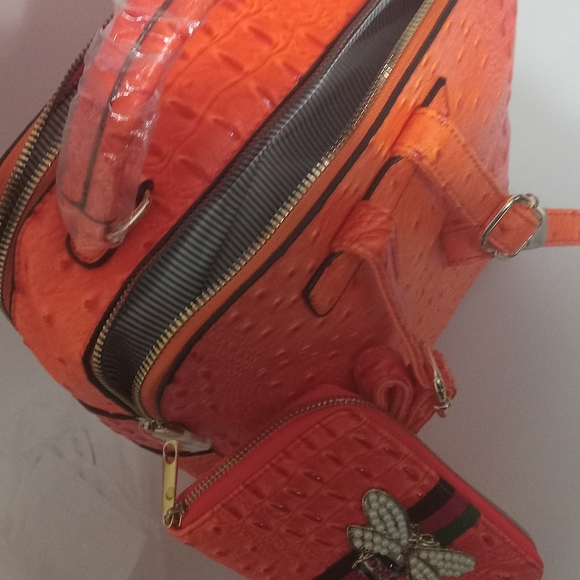 Queen Bee stripe ostrich crocodile backpack 2 in 1 - Picture 3 of 4